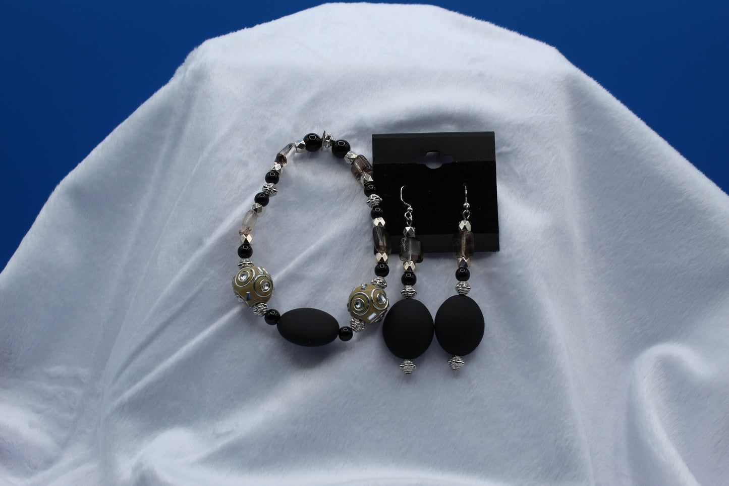 Earrings w/ Matching Bracelet - Black