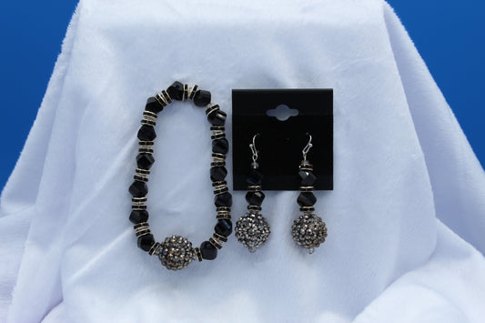 Earrings w/ Matching Bracelet - Black