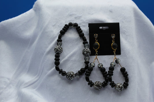 Earrings w/ Matching Bracelet - Black