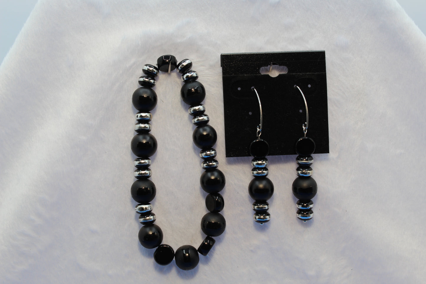 Earrings w/ Matching Bracelet - Black (D6)