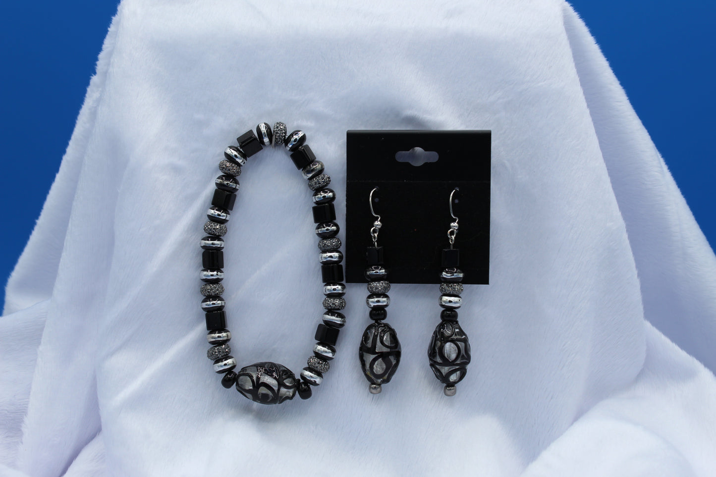 Earrings w/ Matching Bracelet - Black