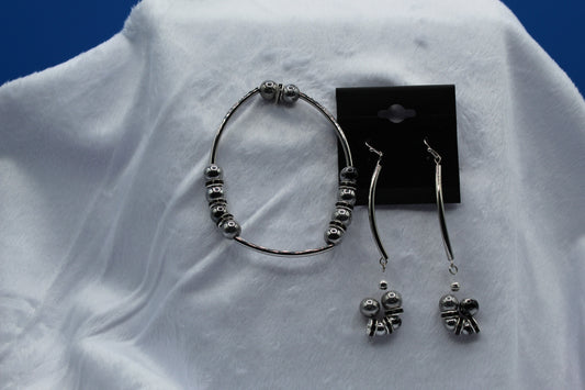 Earrings w/ Matching Bracelet - Black