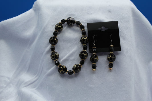 Earrings w/ Matching Bracelet - Black