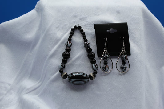 Earrings w/ Matching Bracelet - Black