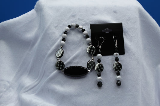 Earrings w/ Matching Bracelet - Black