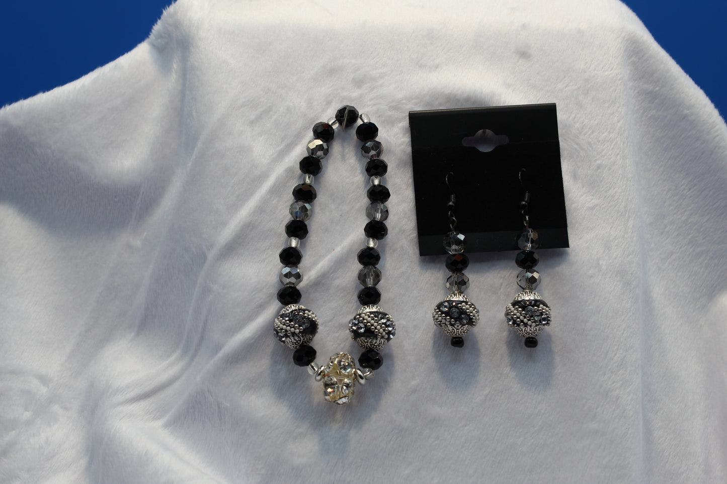 Earrings w/ Matching Bracelet - Black