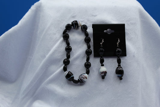 Earrings w/ Matching Bracelet - Black