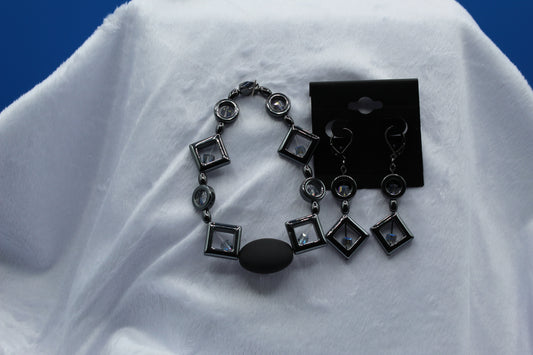 Earrings w/ Matching Bracelet - Black