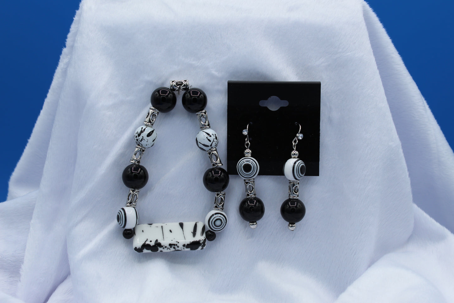 Earrings w/ Matching Bracelet - Black