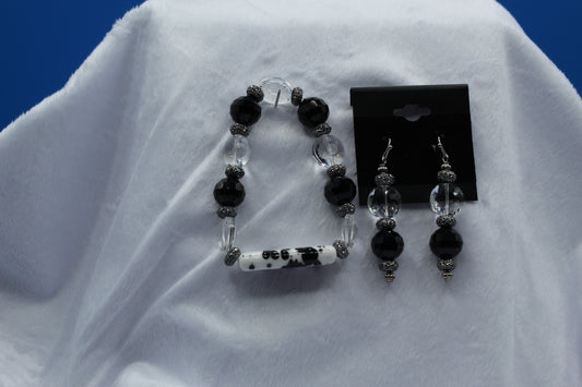 Earrings w/ Matching Bracelet - Black