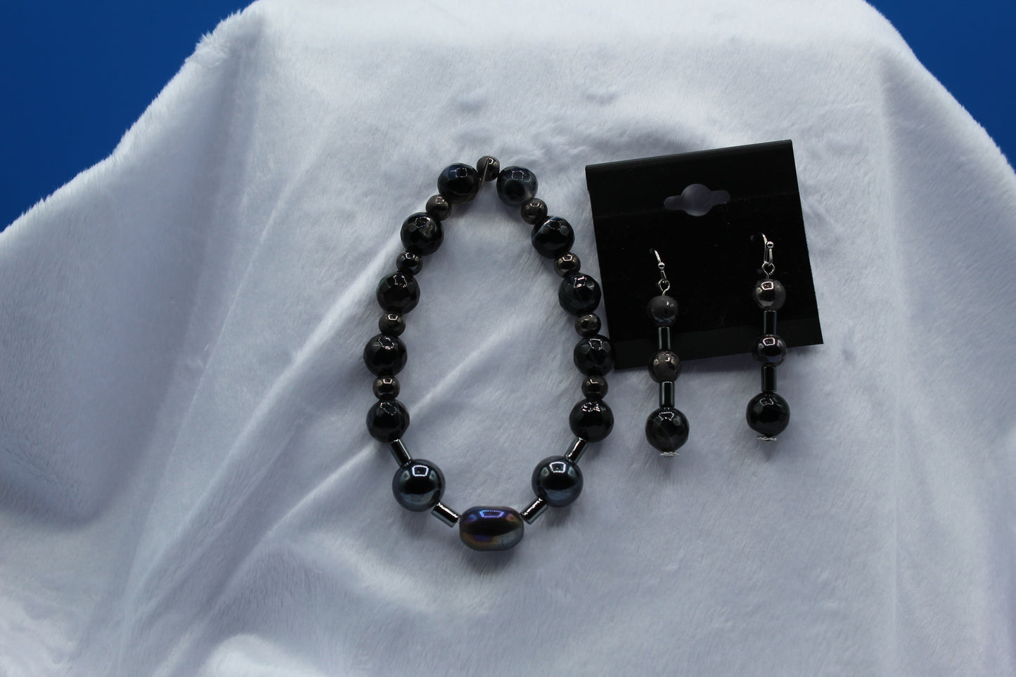 Earrings w/ Matching Bracelet - Black