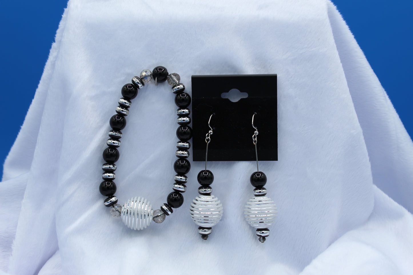 Earrings w/ Matching Bracelet - Black